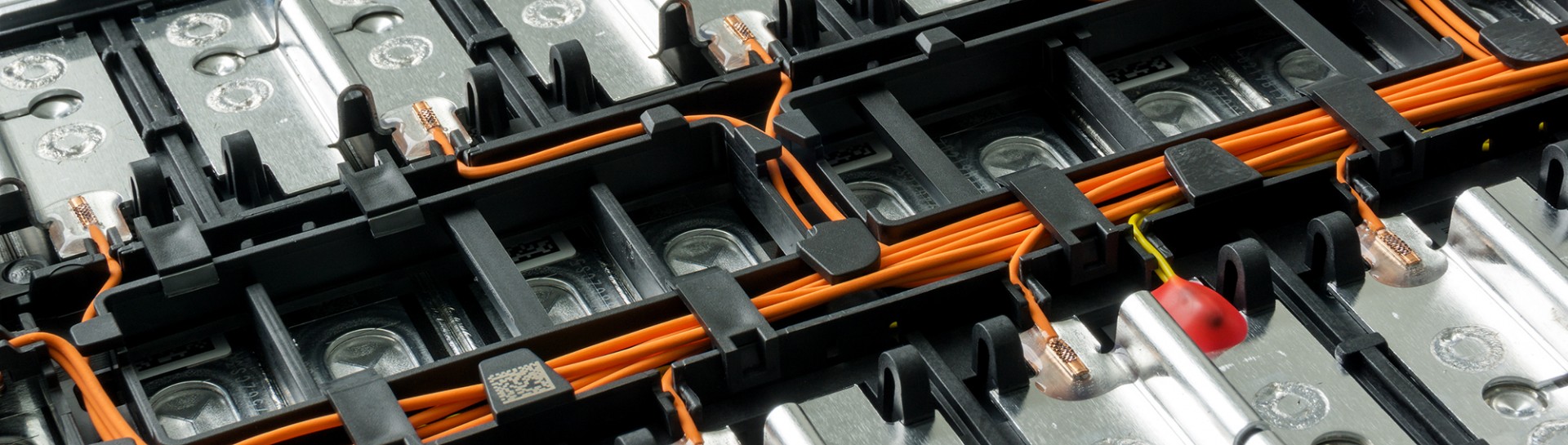 Batteriekomponenten und elektronische Bauteile von ETTINGER.