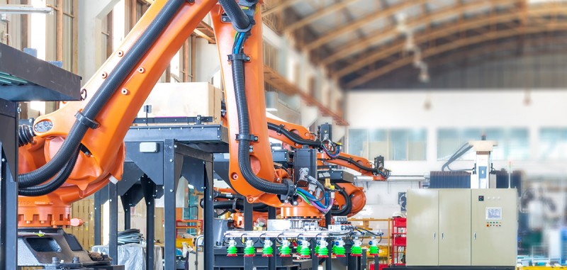 Stark, schnell & präzise: Industrieroboter in Aktion. Stark, schnell & präzise: Industrieroboter in Aktion.