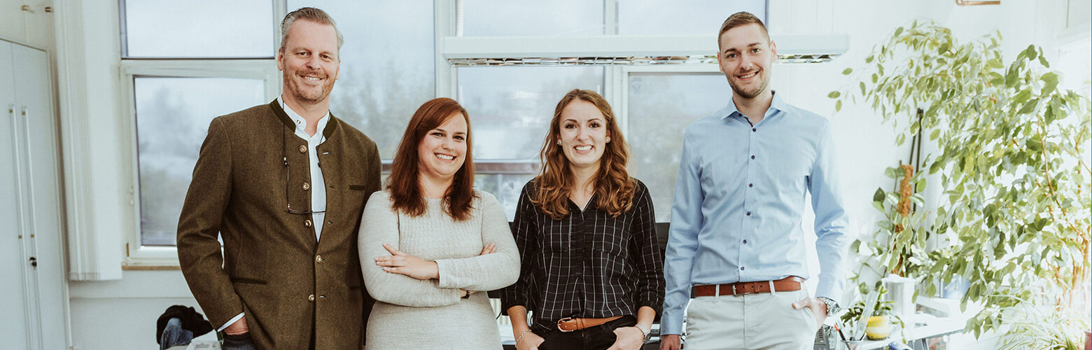 The ETTINGER sales team will provide you with competent advice on all questions relating to orders and products. The ETTINGER sales team will provide you with competent advice on all questions relating to orders and products.